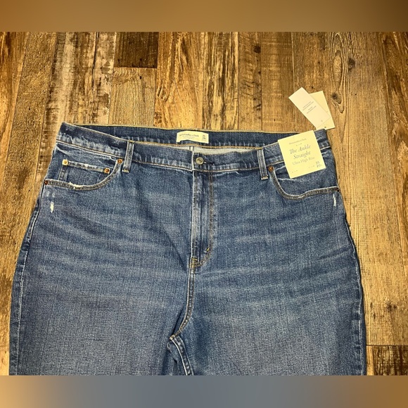 Abercrombie NWT Ultra High Rise Ankle Straight Jean Size 35 - Picture 6 of 6